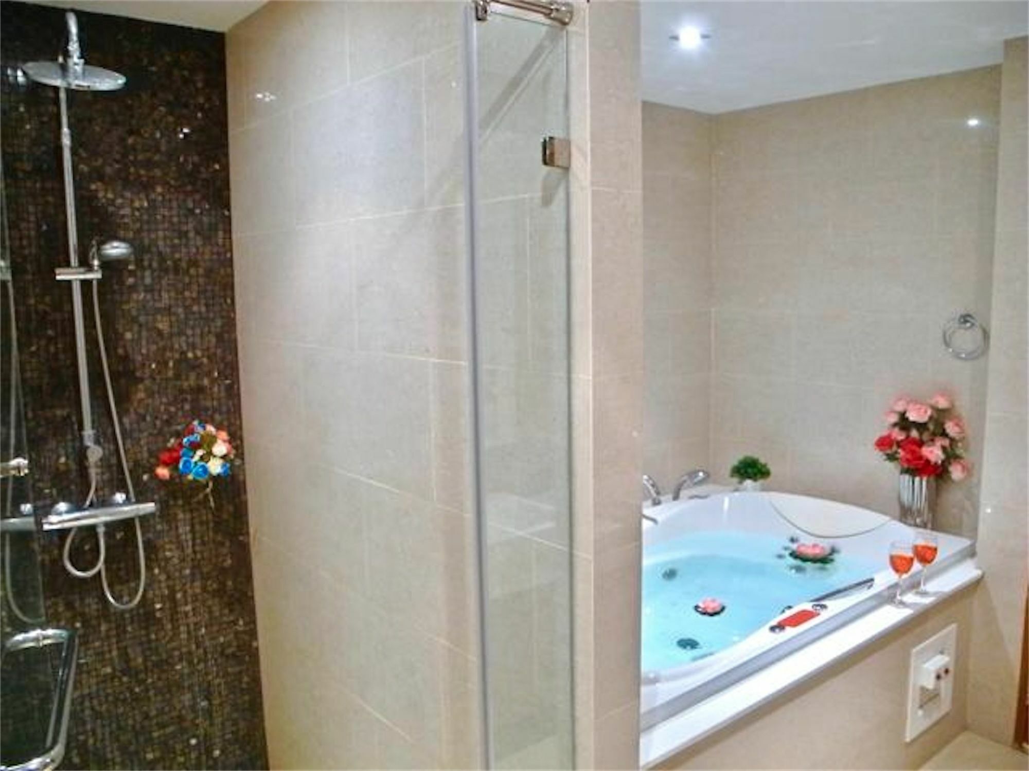 The Privilege Residence : 1 Bedroom Apartment In Patong מראה חיצוני תמונה