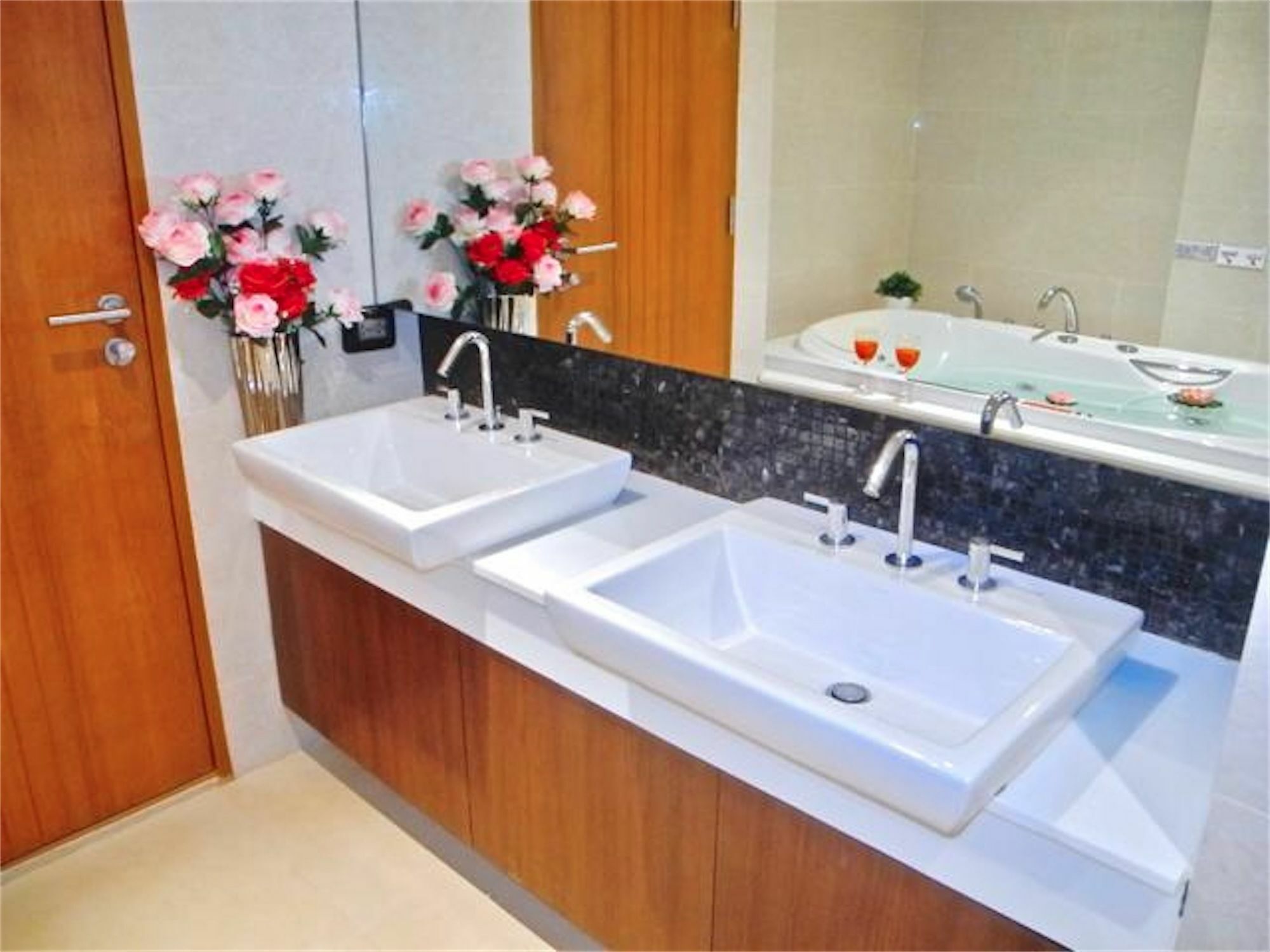 The Privilege Residence : 1 Bedroom Apartment In Patong מראה חיצוני תמונה