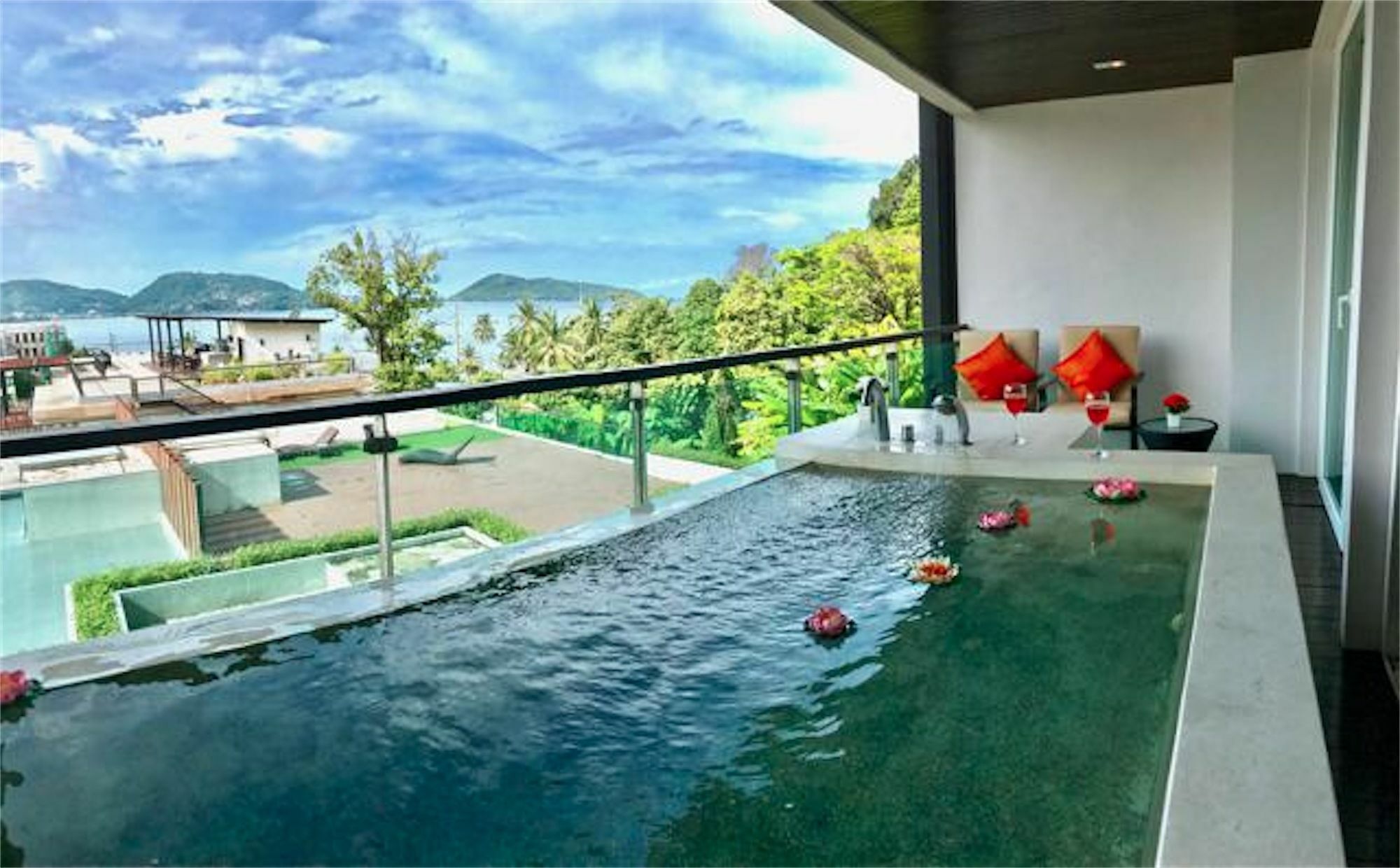 The Privilege Residence : 1 Bedroom Apartment In Patong מראה חיצוני תמונה